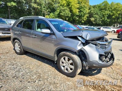 Czwarte zdjęcie samochodu z boku: 2013 KIA SORENTO LX VIN:5XYKT4A6XDG406992 - miniatura
