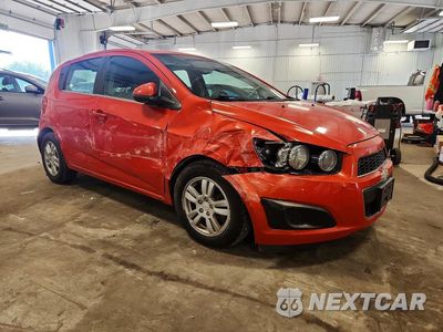 Czwarte zdjęcie samochodu z boku: 2012 CHEVROLET SONIC LT VIN:1G1JC6SH7C4125018 - miniatura