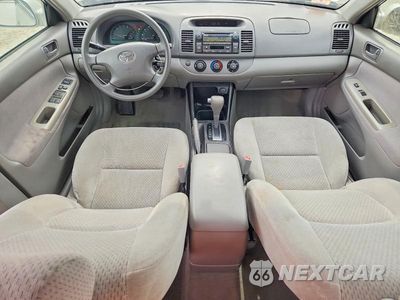 Zdjęcie 8 z 12 samochodu: 2003 TOYOTA CAMRY LE VIN:4T1BE32K63U764762 - miniatura