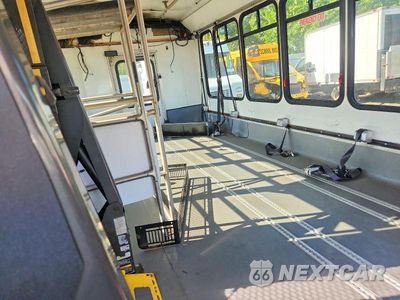Zdjęcie 11 z 13 samochodu: 2011 FORD E450 SHUTTLE BUS VIN:1FDFE4FS6BDB00476 - miniatura