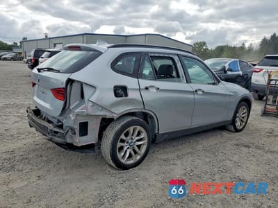 Trzecie zdjęcie samochodu z tyłu: 2015 BMW X1 XDRIVE28I VIN:WBAVL1C56FVY35765 - miniatura