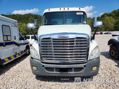 Piąte zdjęcie samochodu w środku: 2014 FREIGHTLINER CASCADIA SEMI TRUCK VIN:1FUBGAD48ELFB1671 - miniatura