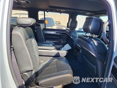 Zdjęcie 11 z 13 samochodu: 2022 JEEP GRAND WAGONEER SERIES III VIN:1C4SJVGJ2NS118967 - miniatura