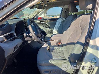 Zdjęcie 7 z 12 samochodu: 2025 TOYOTA HIGHLANDER HYBRID PLATINUM VIN:5TDEBRCH2SS680487 - miniatura