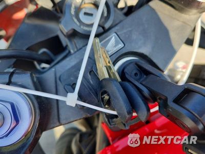 Zdjęcie 8 z 9 samochodu: 2016 HONDA CBR500 R VIN:MLHPC4418G5300010 - miniatura