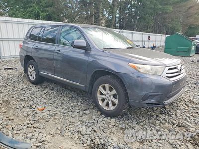 Czwarte zdjęcie samochodu z boku: 2012 TOYOTA HIGHLANDER BASE VIN:5TDBK3EH1CS133435 - miniatura