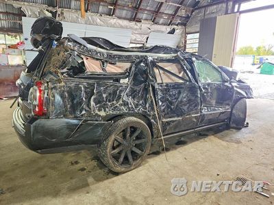 Trzecie zdjęcie samochodu z tyłu: 2018 GMC YUKON XL DENALI VIN:1GKS1HKJ8JR190304 - miniatura