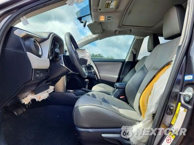 Zdjęcie 7 z 14 samochodu: 2015 TOYOTA RAV4 XLE VIN:JTMWFREV9FJ047015 - miniatura