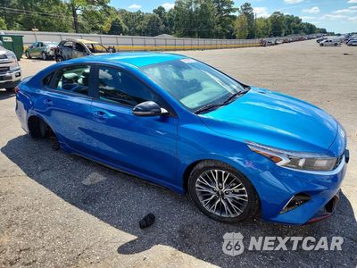 Czwarte zdjęcie samochodu z boku: 2023 KIA FORTE GT LINE VIN:3KPF54ADXPE658074 - miniatura