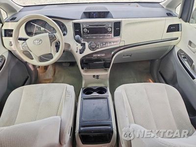 Zdjęcie 8 z 13 samochodu: 2013 TOYOTA SIENNA LE VIN:5TDKK3DC3DS352551 - miniatura