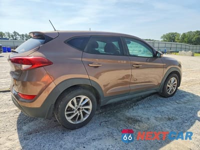 Trzecie zdjęcie samochodu z tyłu: 2017 HYUNDAI TUCSON SE VIN:KM8J23A40HU385657 - miniatura