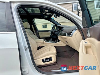 Zdjęcie 7 z 10 samochodu: 2019 BMW X5 XDRIVE40I VIN:5UXCR6C57KLK81761 - miniatura