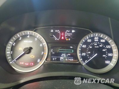 Zdjęcie 9 z 12 samochodu: 2015 NISSAN SENTRA SR VIN:3N1AB7AP9FY301399 - miniatura
