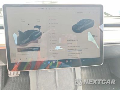 Zdjęcie 9 z 12 samochodu: 2023 TESLA MODEL 3 VIN:5YJ3E1EAXPF657440 - miniatura