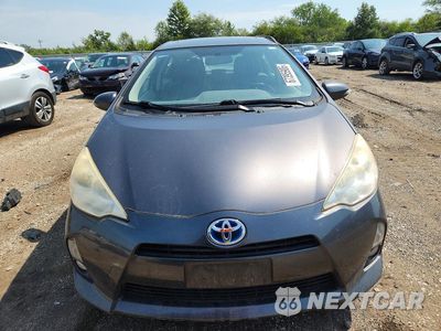 Piąte zdjęcie samochodu w środku: 2013 TOYOTA PRIUS C FOUR VIN:JTDKDTB35D1050513 - miniatura
