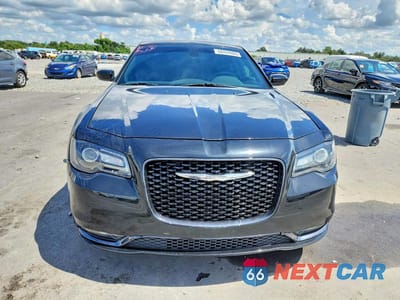 Piąte zdjęcie samochodu w środku: 2019 CHRYSLER 300 S VIN:2C3CCABG6KH548432 - miniatura