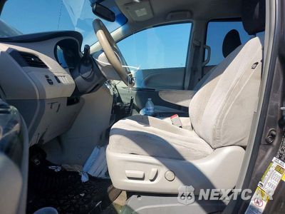 Zdjęcie 7 z 13 samochodu: 2014 TOYOTA SIENNA VIN:5TDKK3DC4ES436301 - miniatura