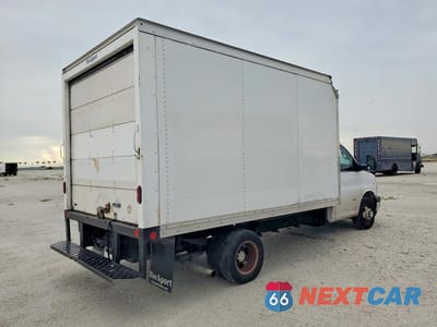 Trzecie zdjęcie samochodu z tyłu: 2019 CHEVROLET EXPRESS G3500 BOX TRUCK VIN:1HA3GSCG2KN006901 - miniatura