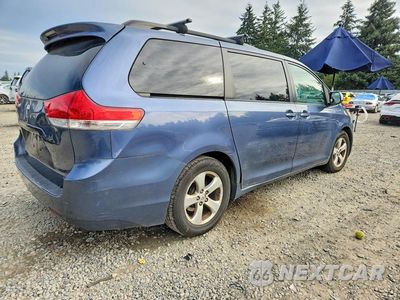 Trzecie zdjęcie samochodu z tyłu: 2014 TOYOTA SIENNA LE VIN:5TDKK3DC9ES517536 - miniatura
