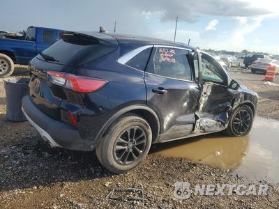 Trzecie zdjęcie samochodu z tyłu: 2021 FORD ESCAPE SE VIN:1FMCU0G67MUA75526 - miniatura