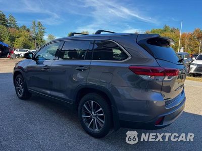 Trzecie zdjęcie samochodu z tyłu: 2017 TOYOTA HIGHLANDER XLE VIN:5TDJZRFH1HS509082 - miniatura