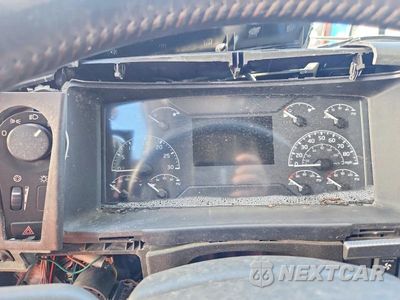 Zdjęcie 9 z 13 samochodu: 2021 VOLVO VNL SEMI TRUCK VIN:4V4NC9EH8MN279713 - miniatura