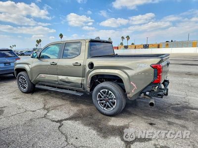 Drugie zdjęcie samochodu z przodu: 2026 TOYOTA TACOMA TRD SPORT VIN:3TMKB5FN7TM057283 - miniatura