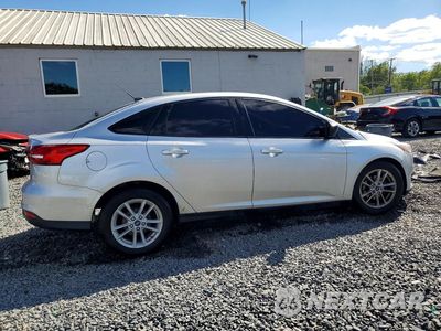 Trzecie zdjęcie samochodu z tyłu: 2018 FORD FOCUS SE VIN:1FADP3F23JL250782 - miniatura