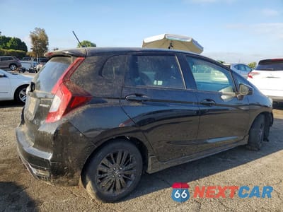 Trzecie zdjęcie samochodu z tyłu: 2020 HONDA FIT SPORT VIN:3HGGK5H6XLM725333 - miniatura