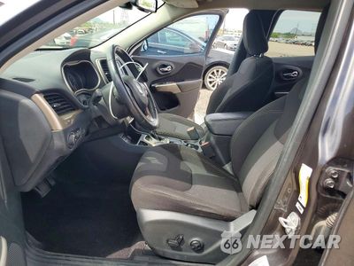 Zdjęcie 7 z 12 samochodu: 2017 JEEP CHEROKEE LATITUDE VIN:1C4PJLCS2HW650290 - miniatura