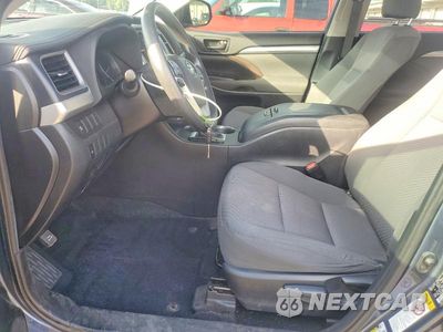 Zdjęcie 7 z 13 samochodu: 2019 TOYOTA HIGHLANDER LE VIN:5TDZARFH0KS044330 - miniatura