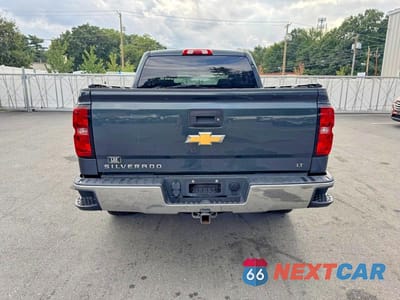 Piąte zdjęcie samochodu w środku: 2018 CHEVROLET SILVERADO K1500 LT VIN:3GCUKREC4JG539270 - miniatura