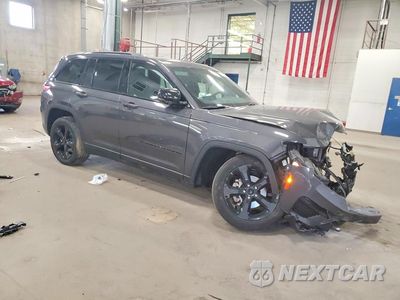 Czwarte zdjęcie samochodu z boku: 2024 JEEP GRAND CHEROKEE LAREDO VIN:1C4RJHAG1RC160334 - miniatura