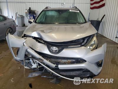 Piąte zdjęcie samochodu w środku: 2018 TOYOTA RAV4 XLE VIN:2T3RFREV5JW800692 - miniatura