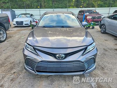 Piąte zdjęcie samochodu w środku: 2022 TOYOTA CAMRY LE VIN:4T1C11AK2NU631702 - miniatura