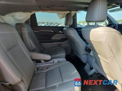 Zdjęcie 11 z 13 samochodu: 2016 TOYOTA HIGHLANDER LIMITED PLATINUM VIN:5TDDKRFH5GS300783 - miniatura