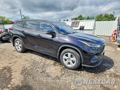 Czwarte zdjęcie samochodu z boku: 2021 TOYOTA HIGHLANDER L VIN:5TDCZRBH1MS115784 - miniatura