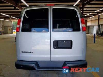 Zdjęcie 6 z 13 samochodu: 2018 CHEVROLET EXPRESS 2500 DELIVERY VAN VIN:1GCWGAFP5J1309328 - miniatura