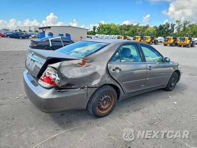 Trzecie zdjęcie samochodu z tyłu: 2005 TOYOTA CAMRY LE VIN:4T1BE32K75U502235 - miniatura