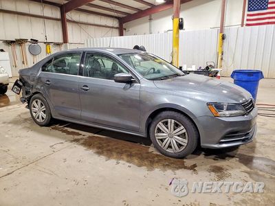 Czwarte zdjęcie samochodu z boku: 2017 VOLKSWAGEN JETTA S VIN:3VW2B7AJ9HM301410 - miniatura