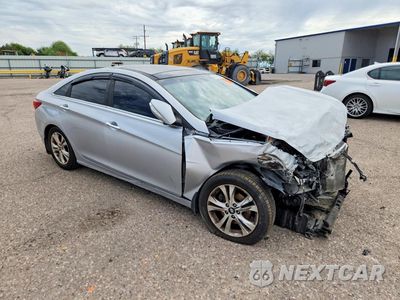 Czwarte zdjęcie samochodu z boku: 2013 HYUNDAI SONATA LIMITED VIN:5NPEC4AC4DH697372 - miniatura