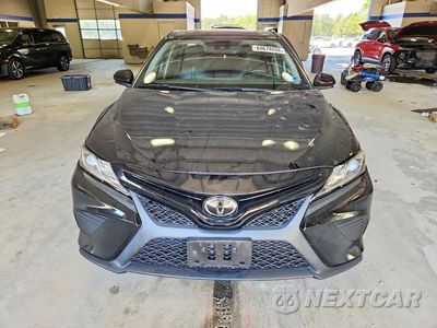 Piąte zdjęcie samochodu w środku: 2020 TOYOTA CAMRY SE VIN:4T1G11AK1LU921914 - miniatura