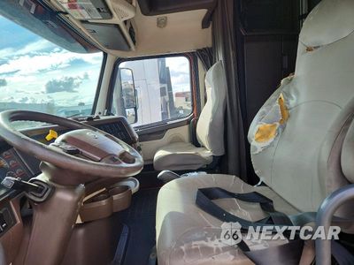 Zdjęcie 7 z 13 samochodu: 2016 VOLVO VNL SEMI TRUCK VIN:4V4NC9EG9GN931590 - miniatura