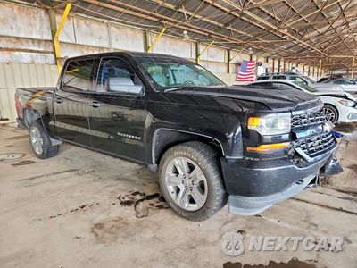 Czwarte zdjęcie samochodu z boku: 2018 CHEVROLET SILVERADO C1500 CUSTOM VIN:3GCPCPEC7JG441588 - miniatura