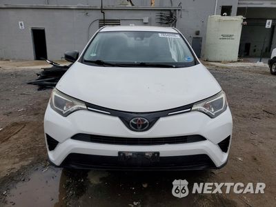 Piąte zdjęcie samochodu w środku: 2018 TOYOTA RAV4 LE VIN:JTMBFREV1JD252396 - miniatura