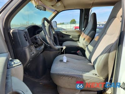 Zdjęcie 7 z 13 samochodu: 2003 GMC SAVANA G3500 VIN:1GJHG39U731227666 - miniatura