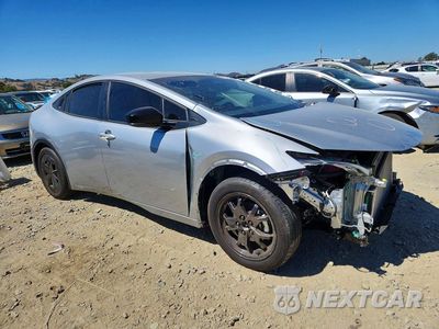 Czwarte zdjęcie samochodu z boku: 2026 TOYOTA PRIUS LE VIN:JTDACAAU1T3077269 - miniatura