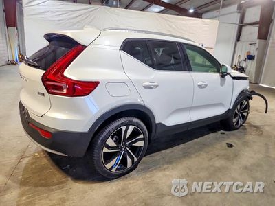 Trzecie zdjęcie samochodu z tyłu: 2024 VOLVO XC40 PLUS VIN:YV4L12UE5R2207235 - miniatura