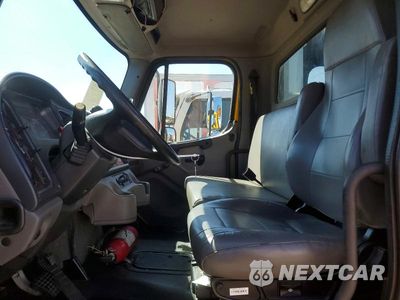 Zdjęcie 7 z 13 samochodu: 2020 FREIGHTLINER M2 106 MED - FLATBED TRUCK VIN:3ALACWFBXLDLP3957 - miniatura
