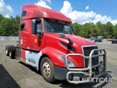 Czwarte zdjęcie samochodu z boku: 2023 VOLVO VNL SEMI TRUCK VIN:4V4NC9EH3PN326134 - miniatura